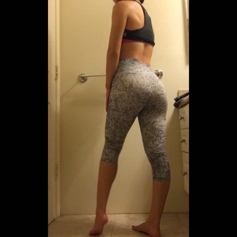 Lululemon Wunder Under: printed and cropped size 6